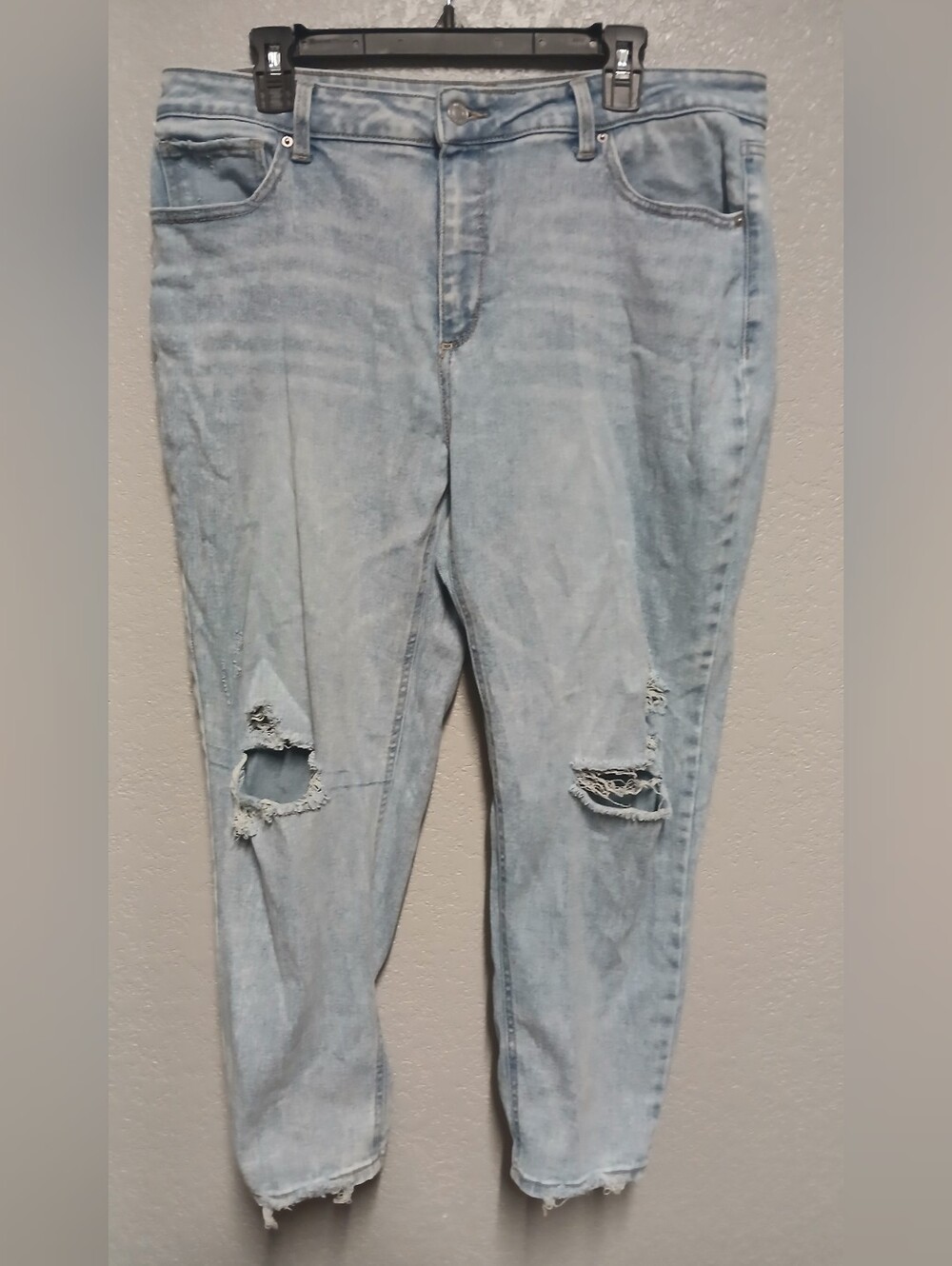 Time and Tru Women's Mid Rise Straight Leg Jeans - Size 16 Regular- Cropped